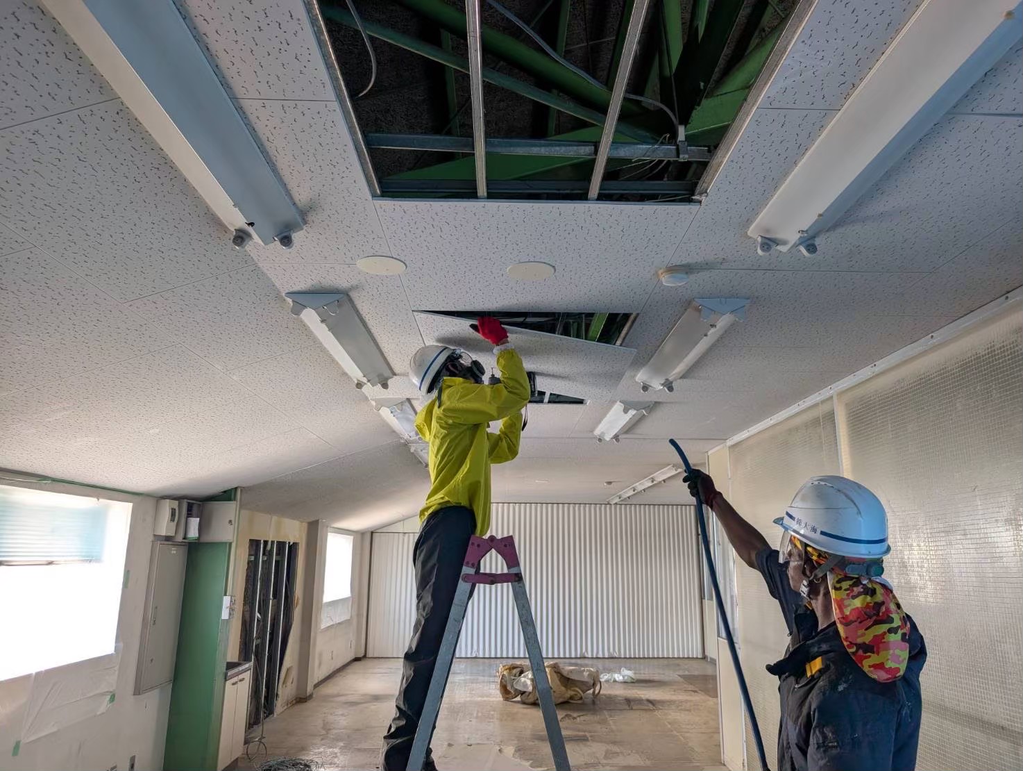 アスベスト除去に必要な資格と届出について