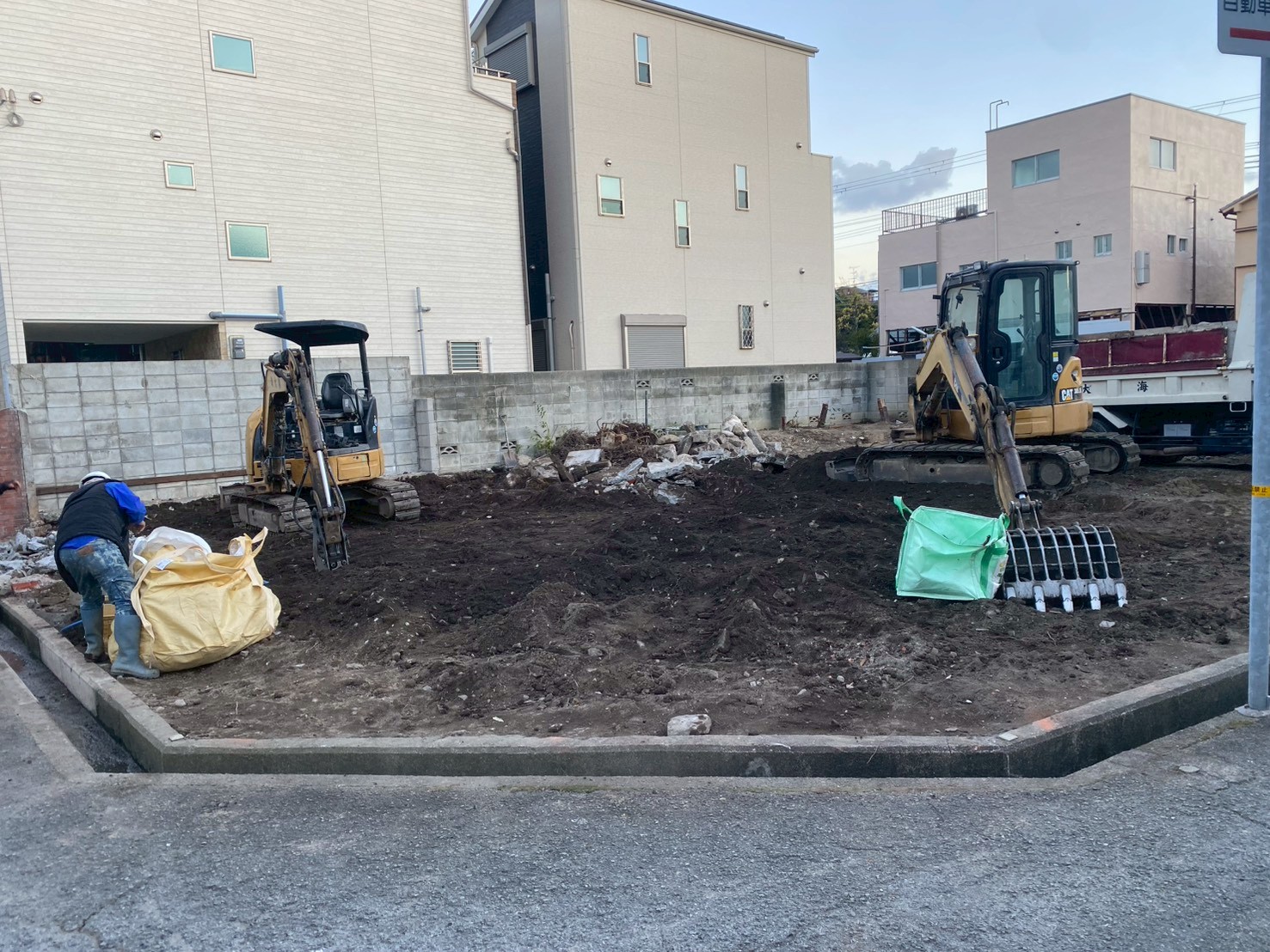 解体工事は未来へのプレゼント？～聖なる夜に考える、住まいの「お片付け」と「新しい一歩」～